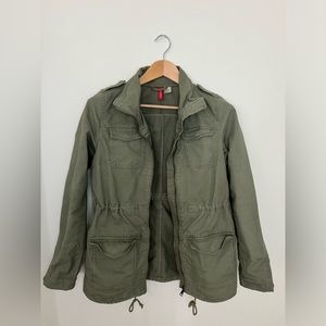 Women’s Olive green jacket. H&M. Size US 6